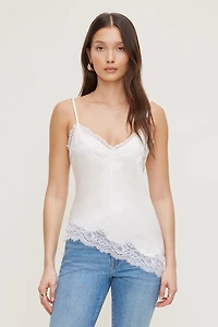 Camisole asymétrique en satin à bordure de dentelle Cassie