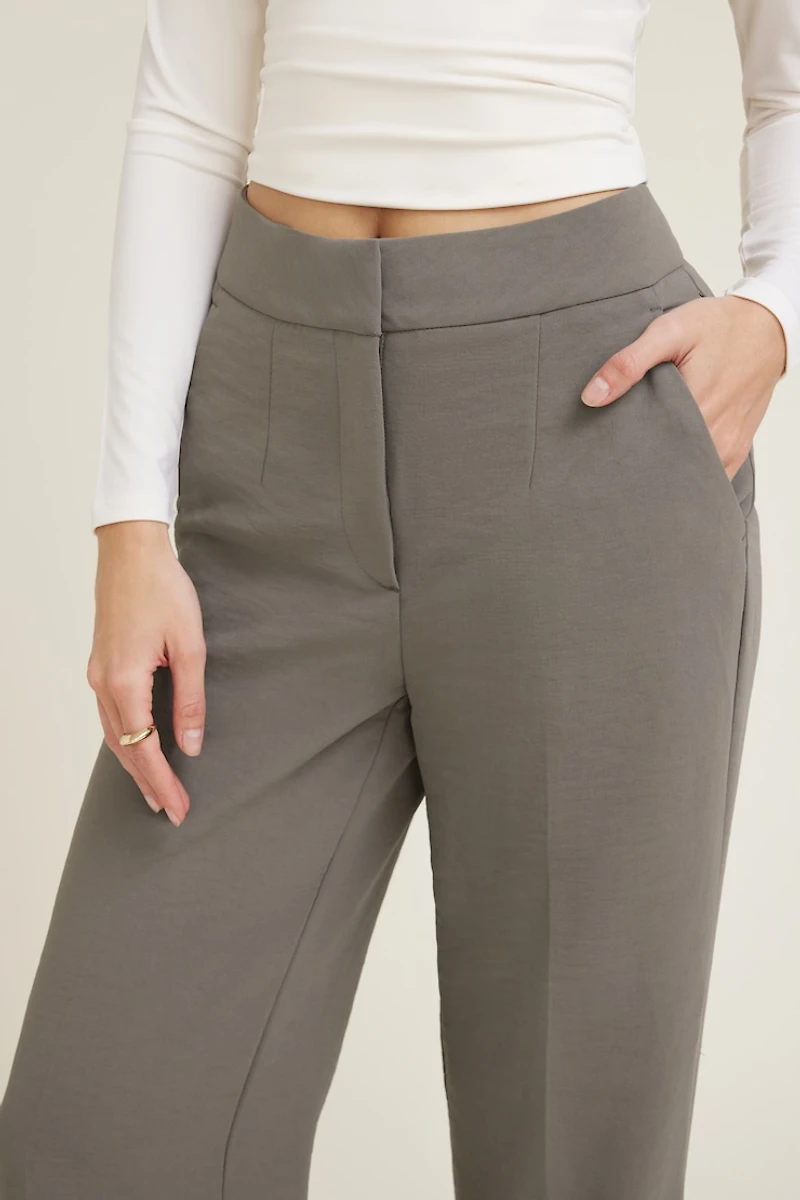 Pantalon fluide à jambe droite Yasmin