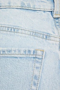 Jean « mom » Claudia à taille ultra-haute