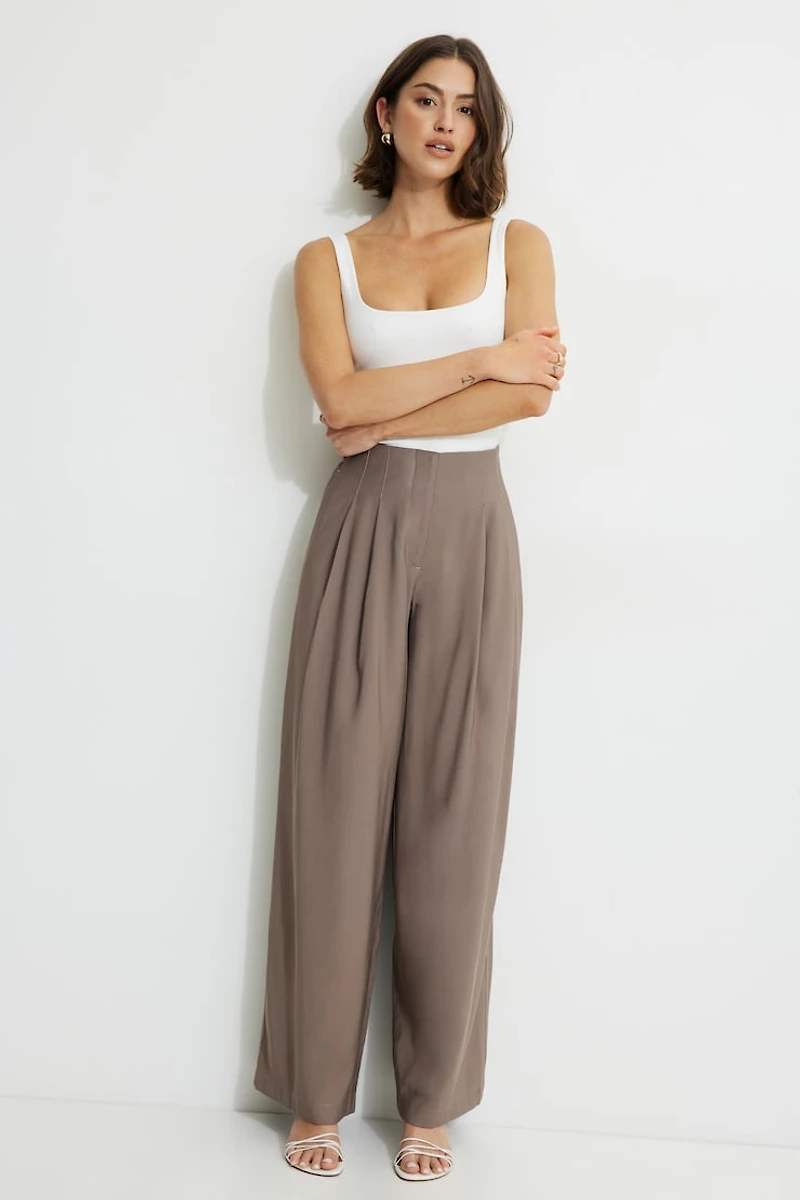 Pantalon plissé à jambe large