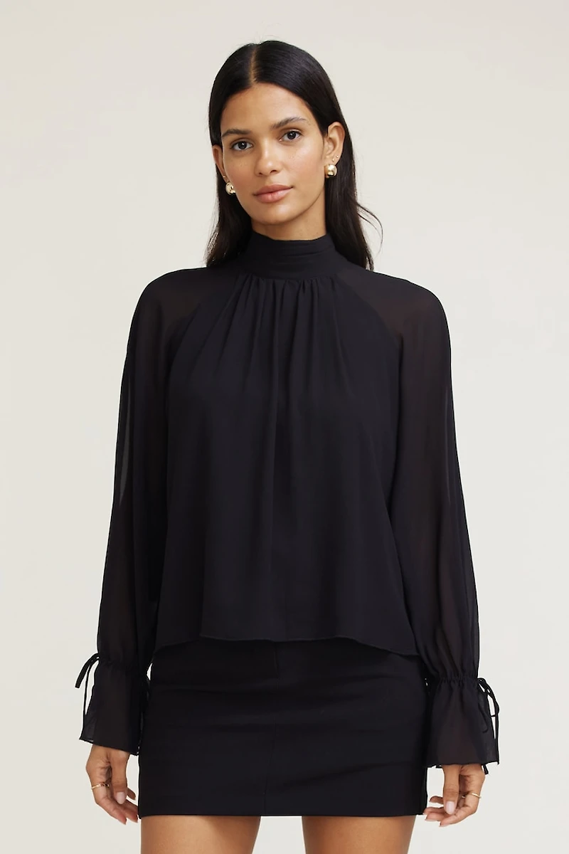 Blouse froncée à col montant