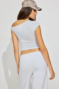 Haut torsadé asymétrique à manches courtes