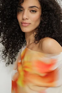 Haut imprimé à une épaules dégagées