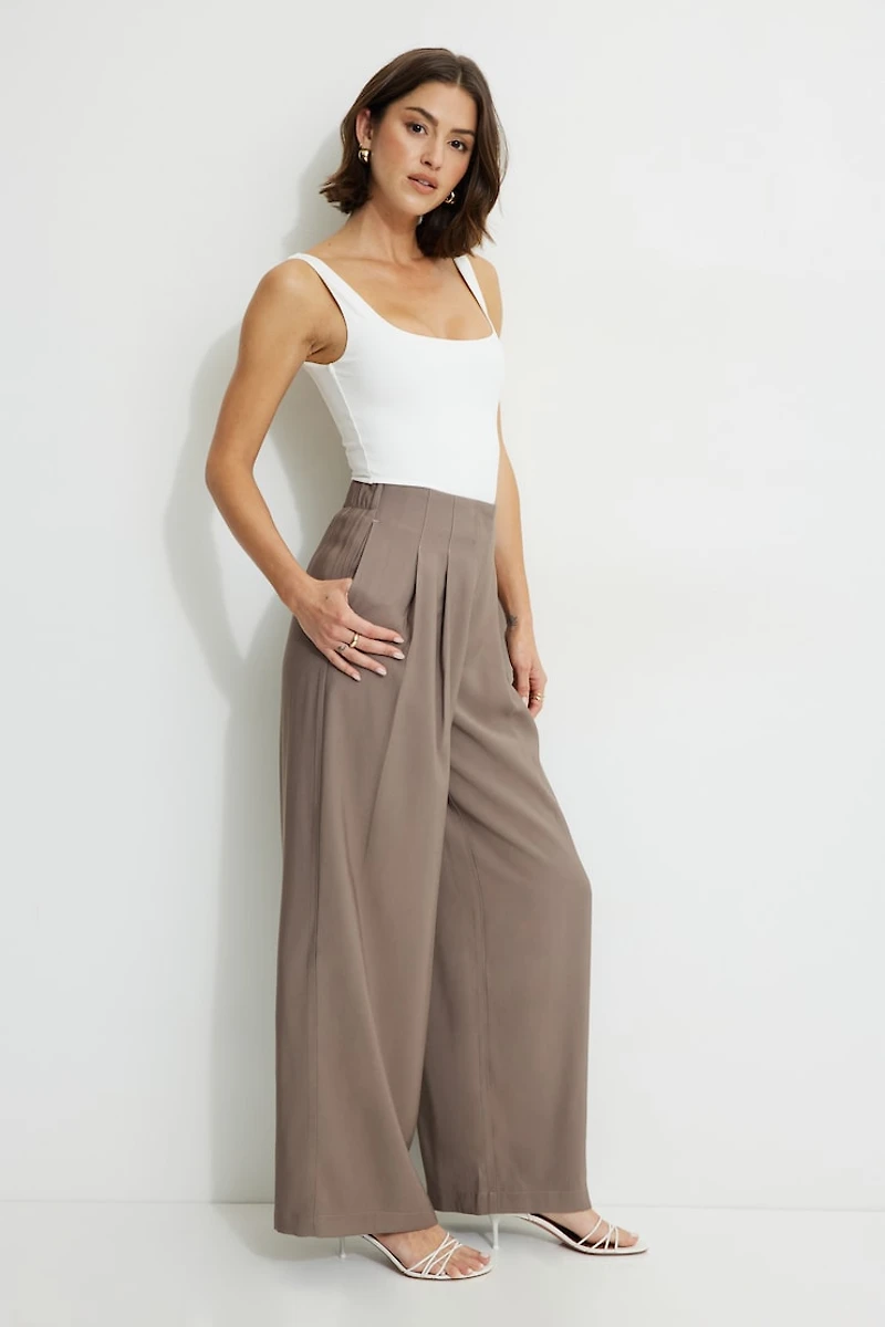 Pantalon plissé à jambe large