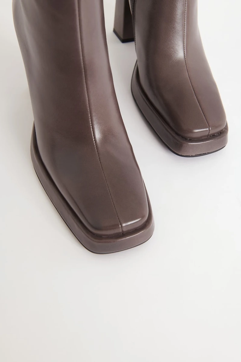 JEFFREY CAMPBELL Maximal Boot