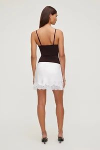 Camisole sculptante à bordure en dentelle