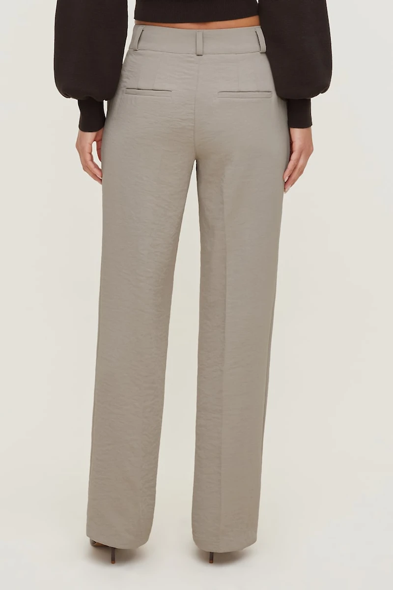 Pantalon fluide et épuré à jambe droite Camelia