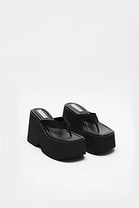 STEVE MADDEN Gwen Platform Sandal