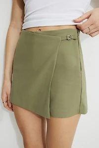 Jupe-short asymétrique avec petite ceinture