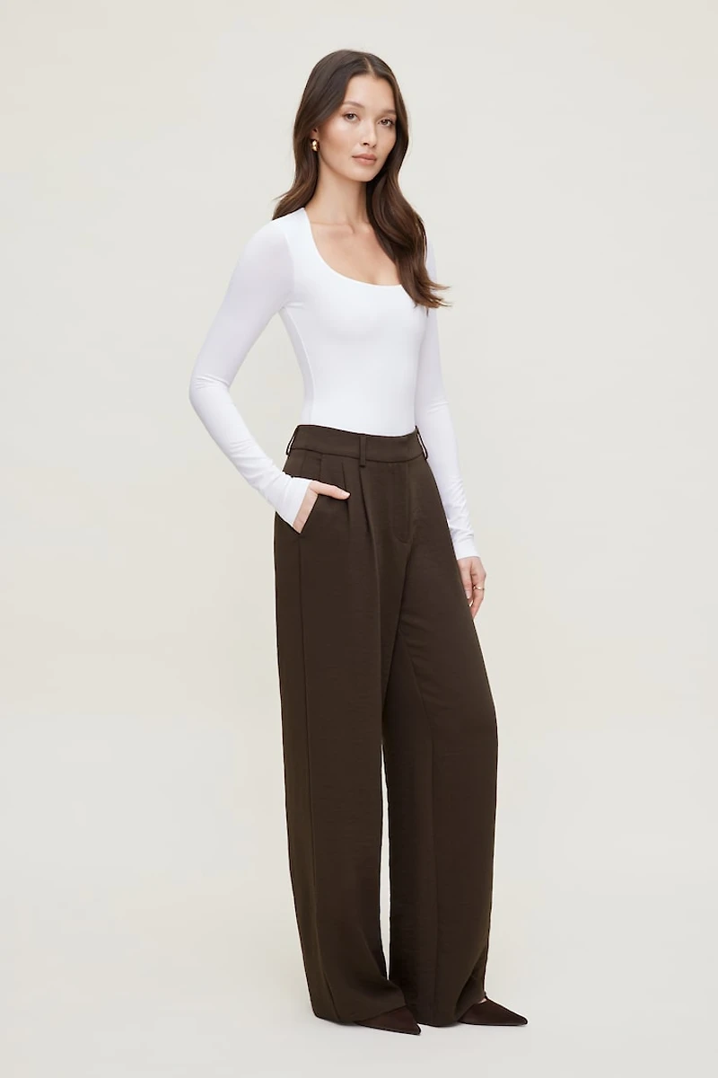 Justaucorps sculptant à col carré