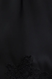 Short en satin et dentelle