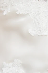 Camisole en satin avec bordure dentelle