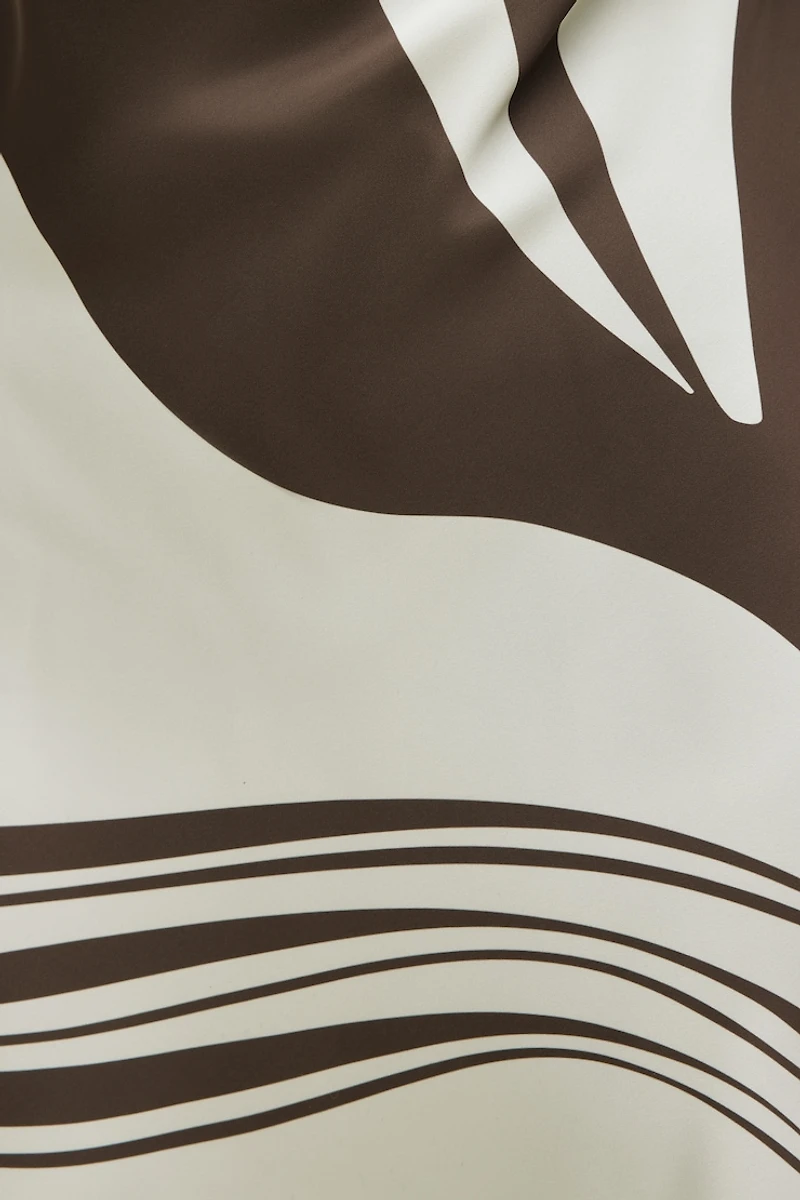 Minirobe en satin à col licou