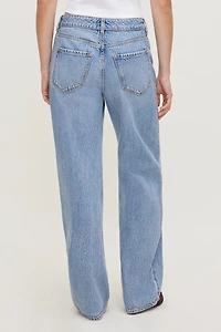 Jean Mika à taille mi-haute et jambe droite décontractée