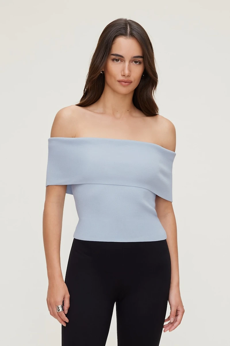 Chandail en tricot côtelé à épaule dégagée