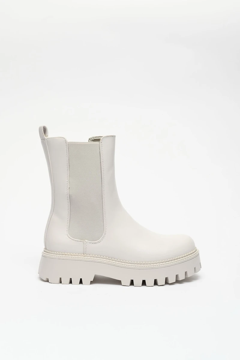 STEVE MADDEN Briona Lug Sole Chelsea Boot