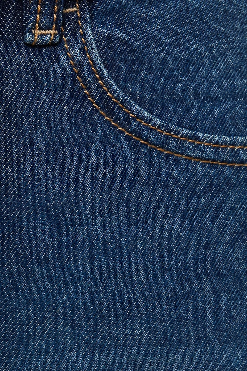 Jean Justina à jambe droite