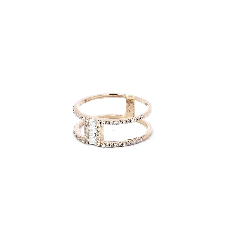 14K Yellow Gold Baguette and Round Brilliant Cut Diamond Ring