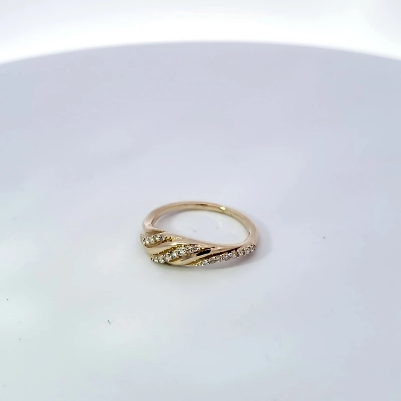 10K Yellow Gold 0.17 cttw Diamond Band