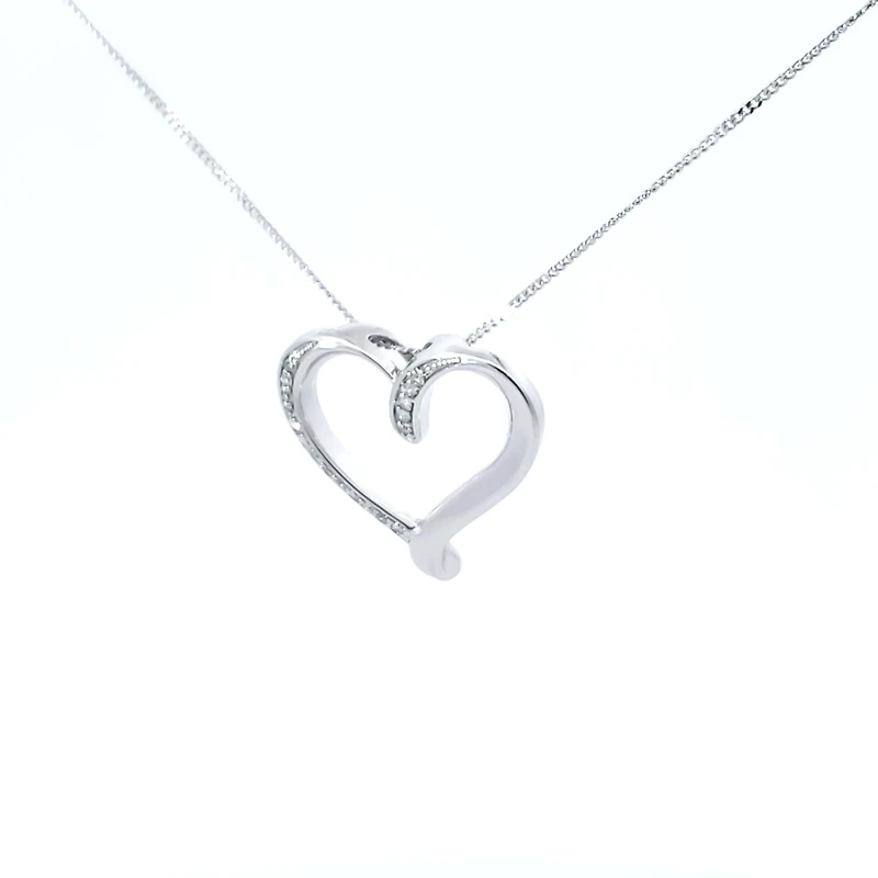 10K White Gold cttw Diamond Heart Pendant
