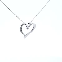 10K White Gold cttw Diamond Heart Pendant