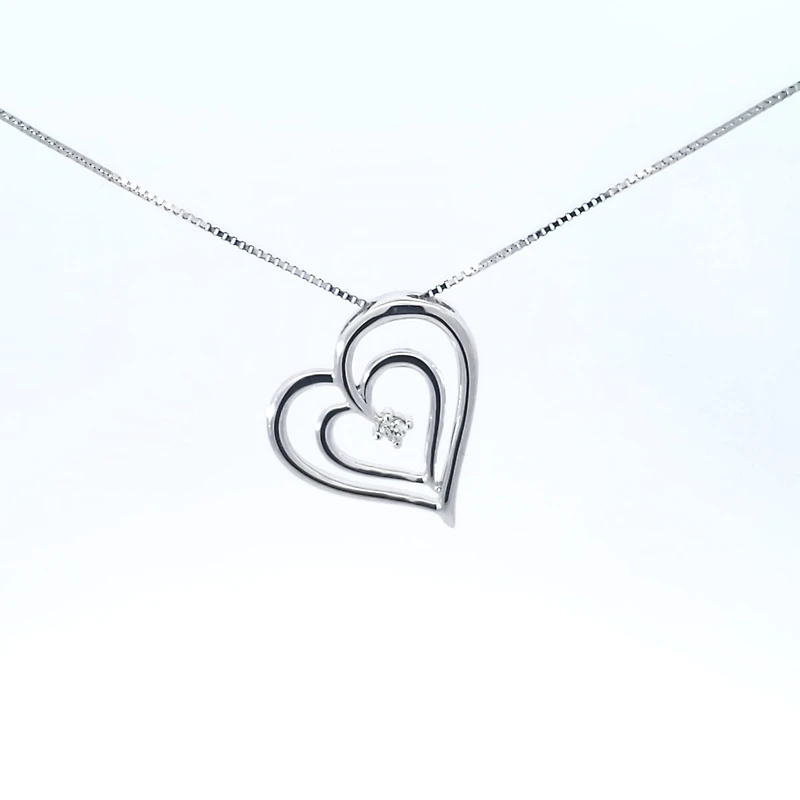 10K White Gold cttw Diamond Heart Pendant