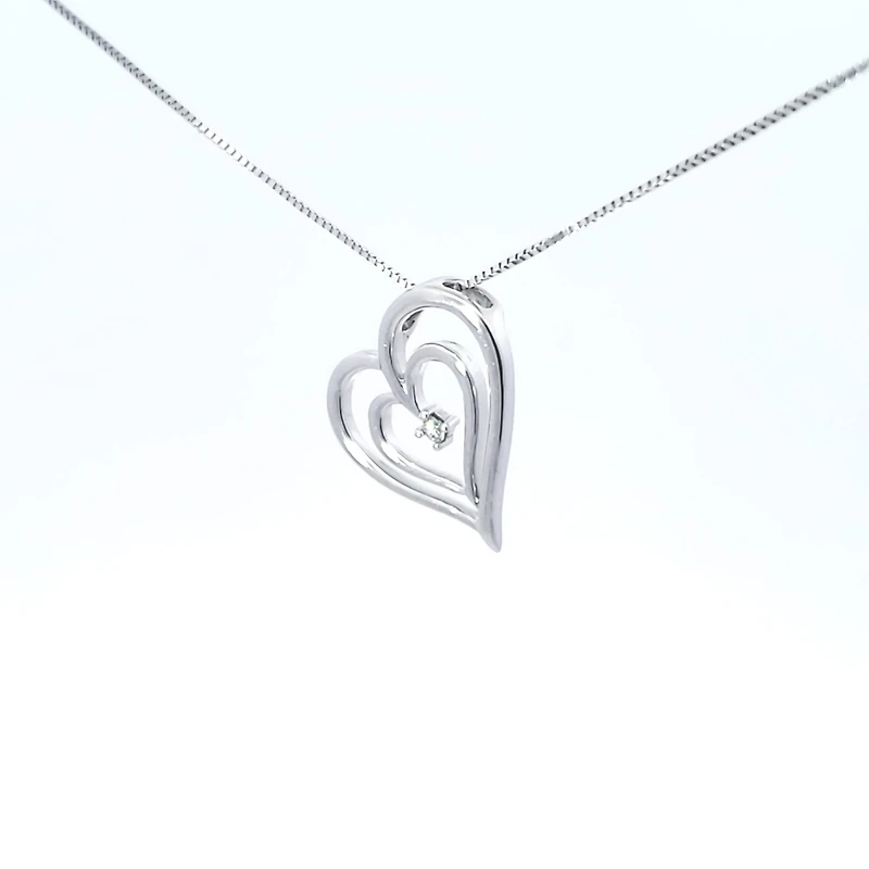 10K White Gold cttw Diamond Heart Pendant