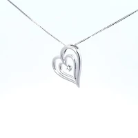10K White Gold cttw Diamond Heart Pendant