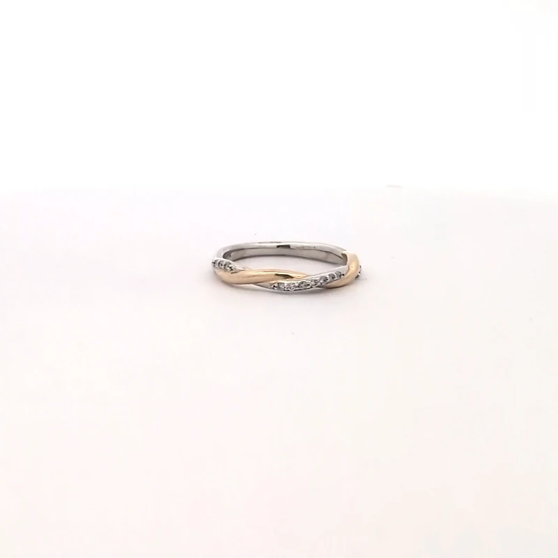 10K White and Yellow Gold cttw Diamond Ring