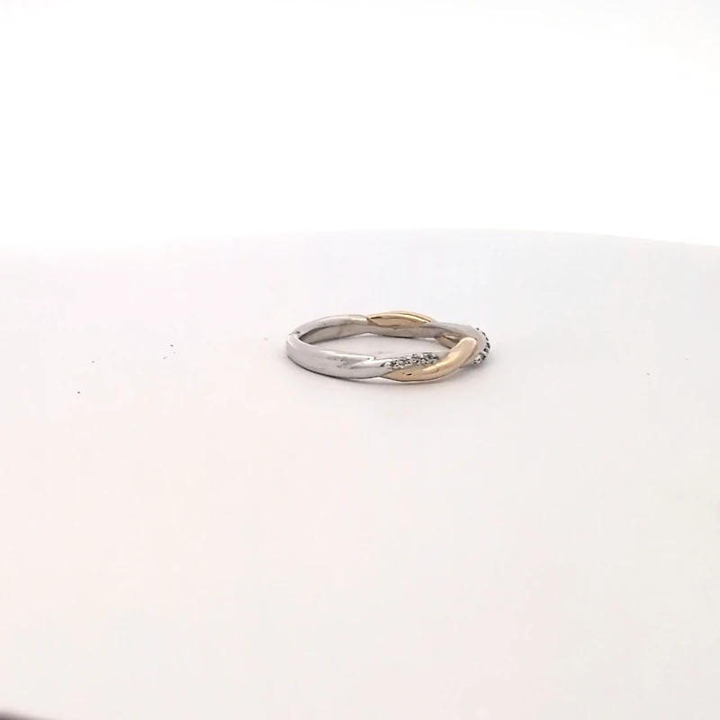 10K White and Yellow Gold cttw Diamond Ring