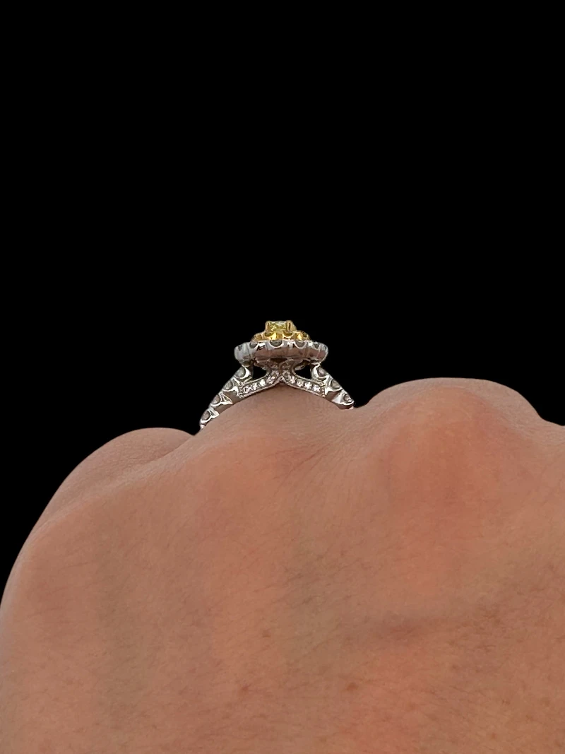 18K White Gold 1.31 cttw Natural Yellow and White Diamond Ring - 4.5