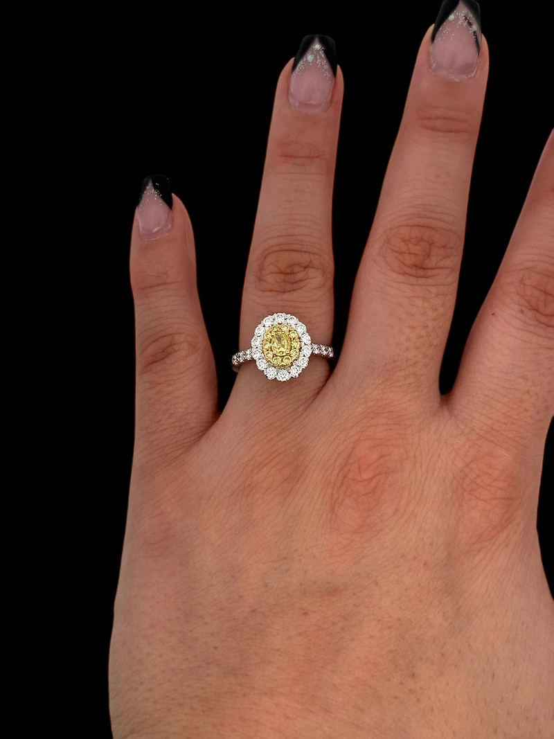 18K White Gold 1.31 cttw Natural Yellow and White Diamond Ring - 4.5