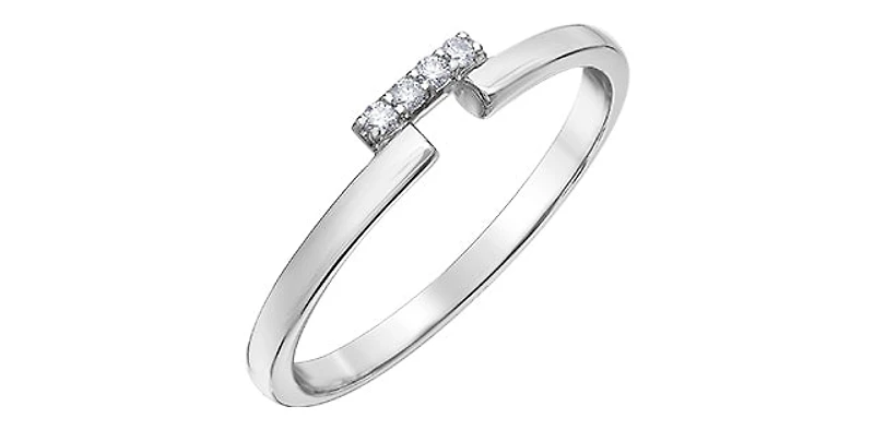 10K White Gold 0.04cttw Diamond Band - 4.5