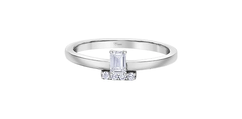 10K Gold 0.20cttw Canadian Diamond Engagement Ring