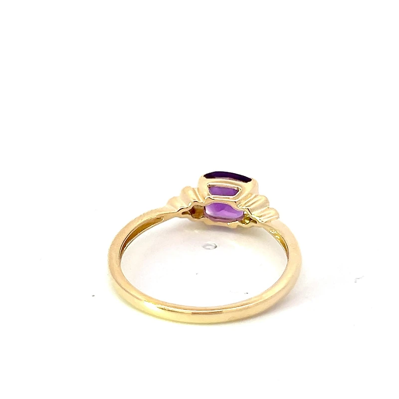 10K Yellow Gold Amethyst and Diamond Ring - 4.5