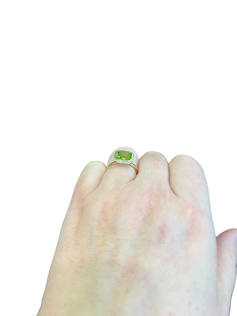 14K Yellow Gold Peridot and Diamond Ring - Size 7