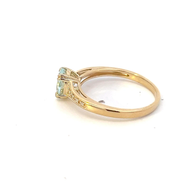 10K Yellow Gold 0.65cttw Aquamarine and 0.04cttw Diamond Ring, size 7