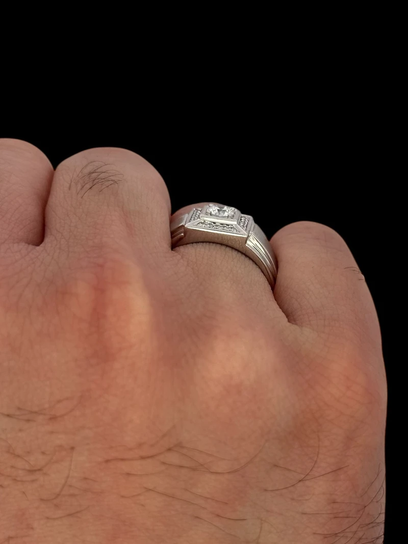 10K White Gold 0.31 ct Canadian Diamond Men's Ring - 7