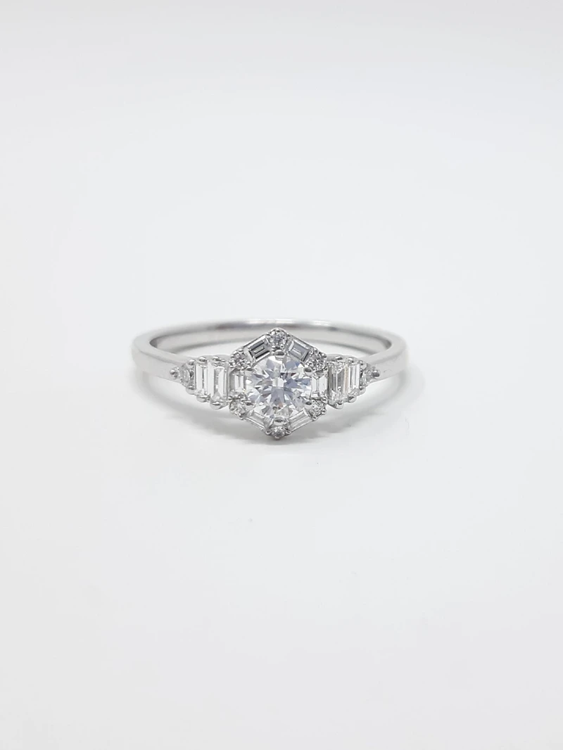 Diamond Engagement Ring - / 4.5