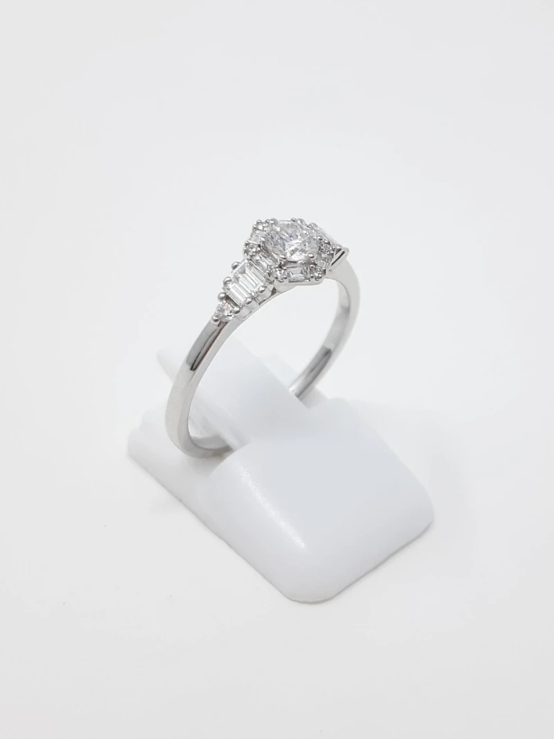 Diamond Engagement Ring - / 4.5