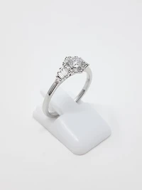 Diamond Engagement Ring - / 4.5