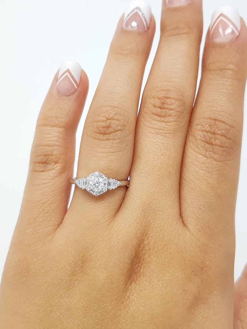 Diamond Engagement Ring - / 4.5