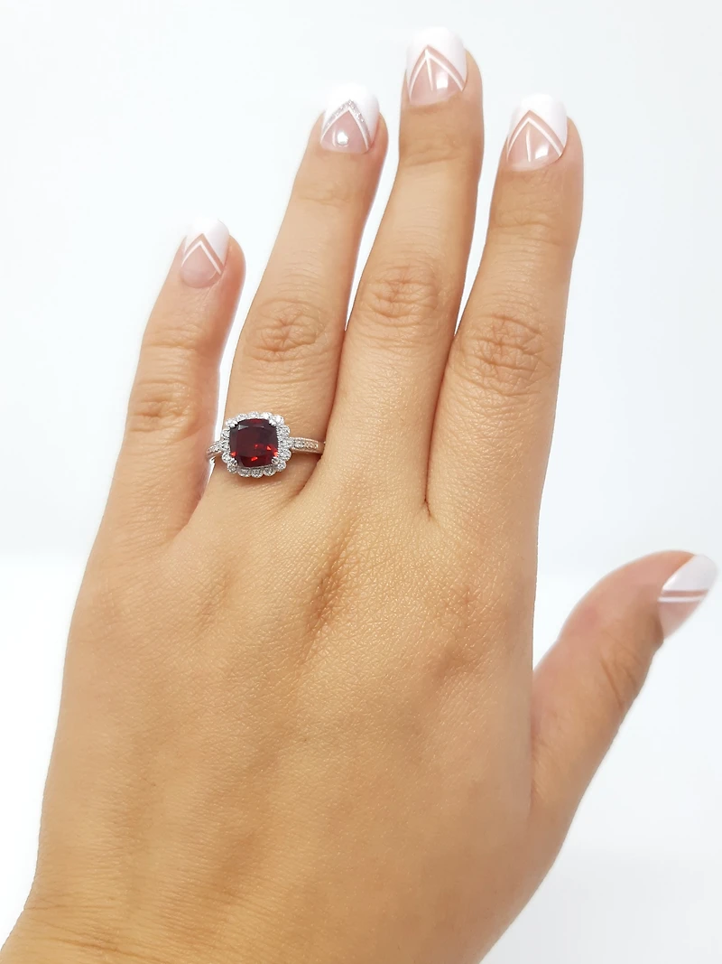 10K White Gold Garnet and 0.07cttw Diamond Ring - 4.5