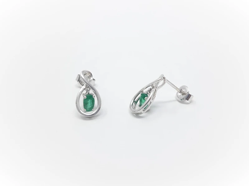 10K White Gold Oval Cut Emerald Stud Earrings