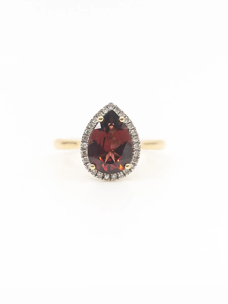 10K Yellow Gold 10 x 7mm Pear Shaped Garnet and 0.135cttw Diamond Ring