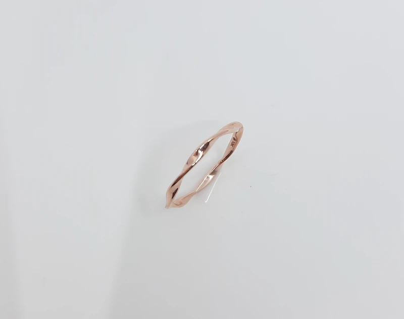 10K Rose Gold Twisty Patterned Ring, size 6.5