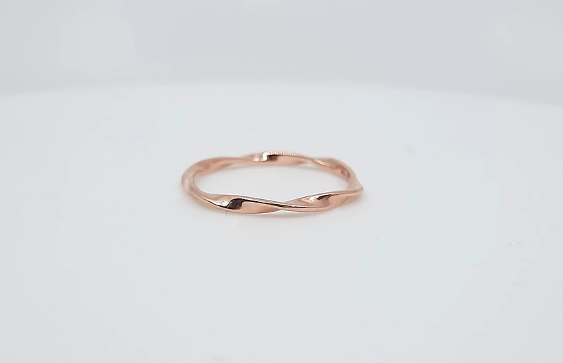 10K Rose Gold Twisty Patterned Ring, size 6.5