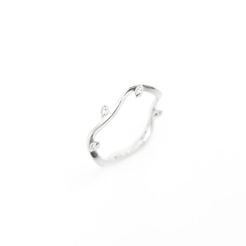 10K White Gold 0.024cttw Round-Cut Diamond Ring, size 6.5