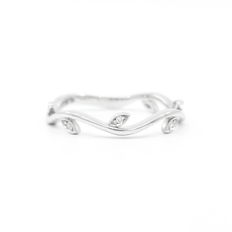 10K White Gold 0.024cttw Round-Cut Diamond Ring, size 6.5