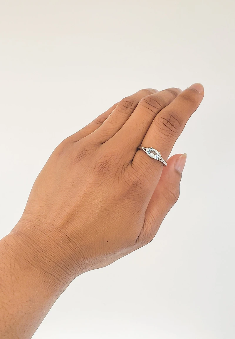 10K White Gold 5x7mm Oval Cut Aquamarine and 0.05cttw Diamond Ring, size 7